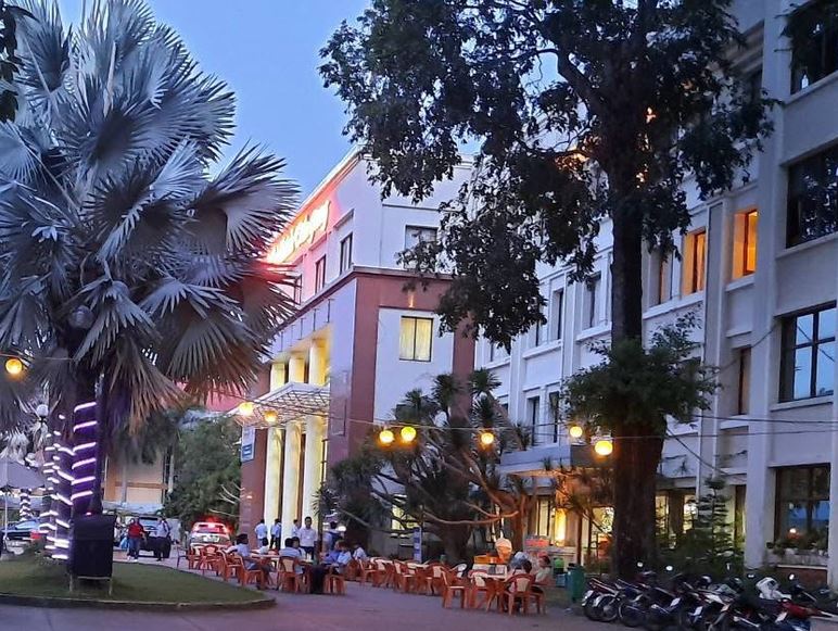 Ăn chiều và Cafe tối